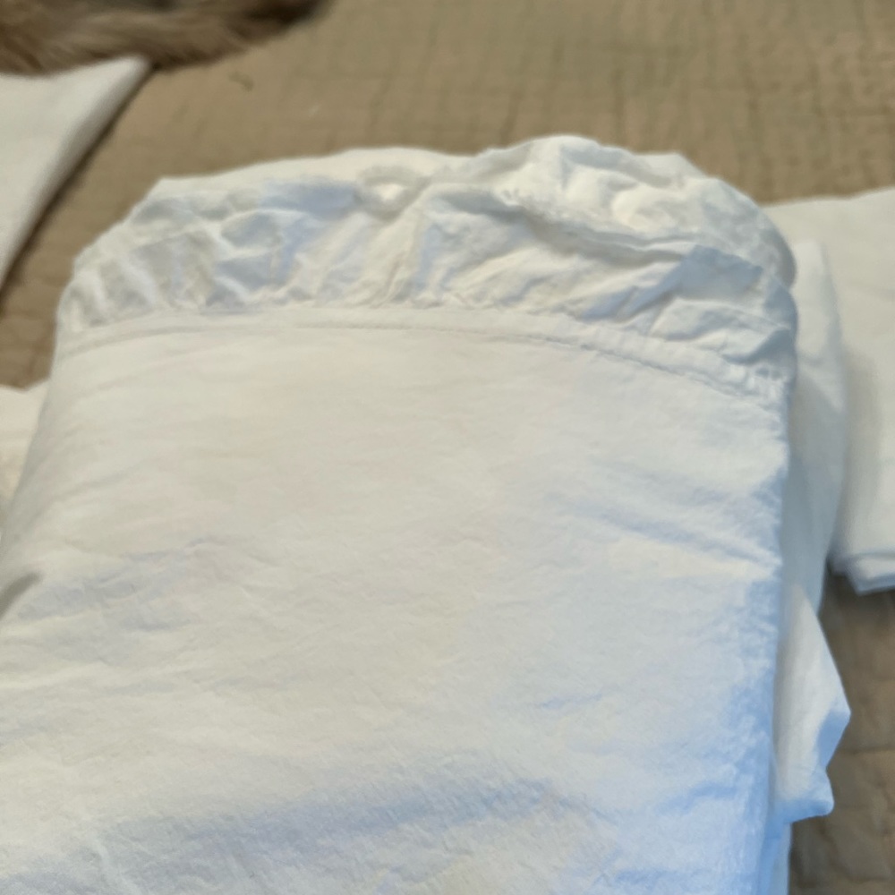 PiuBelle king size sheet set. Flat and fitted sheets and 2 king  pillowcases